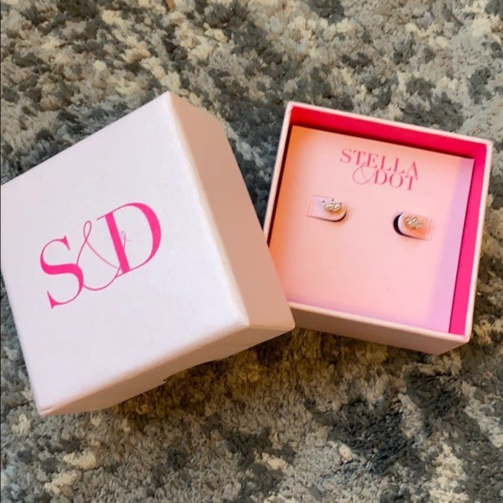 Stella & Dot Delicate Marquise Studs - Picture 1 of 2